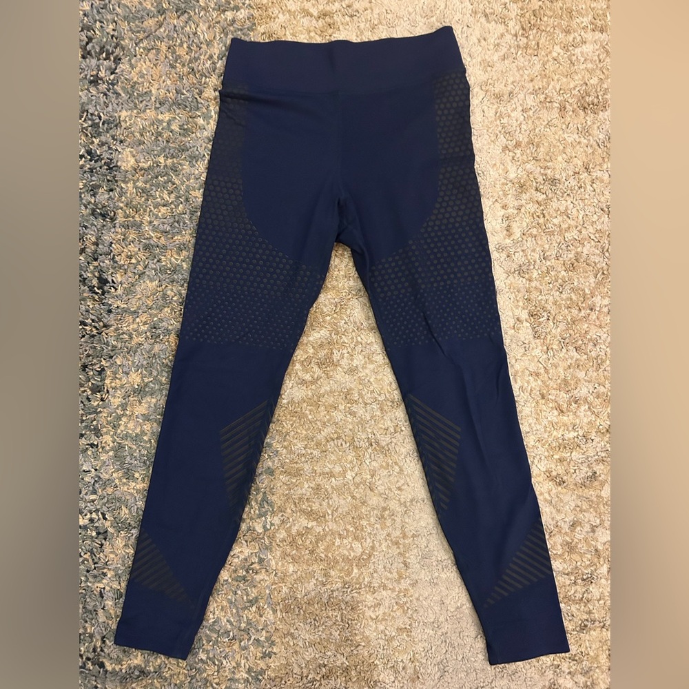 ZYIA LEGGINGS!
- navy blue color
- just above the ankle length
- size 8-10